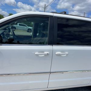 CHRYSLER TOWN AND COUNTRY TOURING - 4