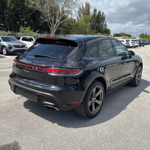 PORSCHE MACAN - 8
