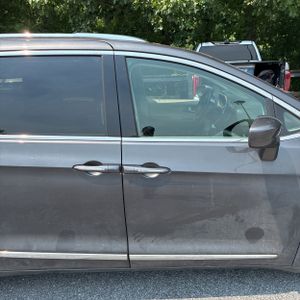 2019 Chrysler PACIFICA TOURING L photo 9