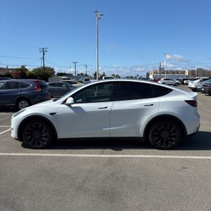 TESLA MODEL Y LONG RANGE - 3