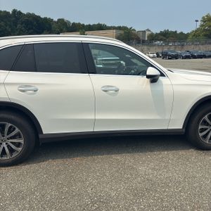 2025 Mercedes-BENZ GLC thumbnail 11
