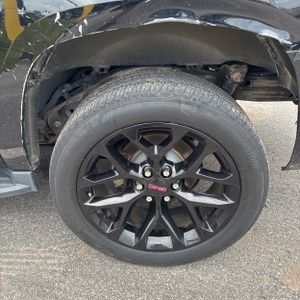 2019 Chevrolet SUBURBAN LT — миниатюра 17