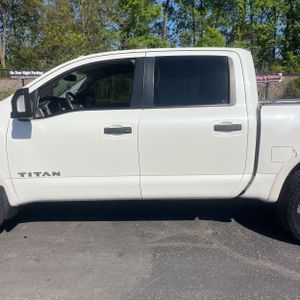 NISSAN TITAN PRO-4X - 4