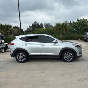 HYUNDAI TUCSON SE - 10