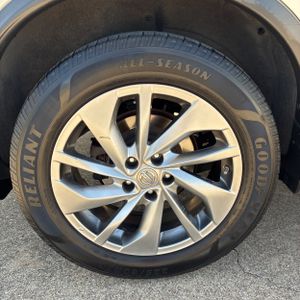 2015 Nissan ROGUE SL — миниатюра 19