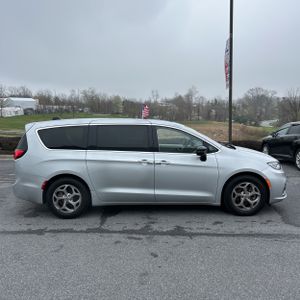 CHRYSLER PACIFICA LIMITED - 10