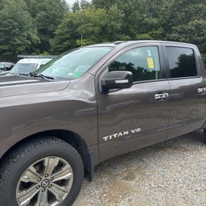 2019 Nissan TITAN SV — фото 2