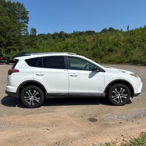 2016 Toyota RAV4 LE — фото 10