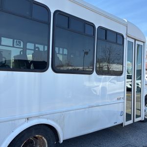 FORD E-350 CUTAWAY - 9