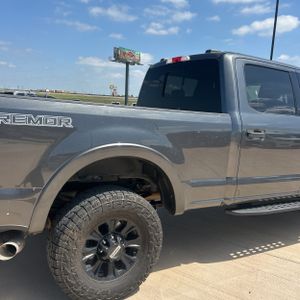 FORD F-250 SUPER DUTY LARIAT - 9