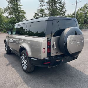 2023 LAND Rover DEFENDER 130 X-DYNAMIC SE — фото 4
