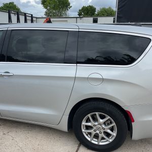 CHRYSLER PACIFICA TOURING L - 6