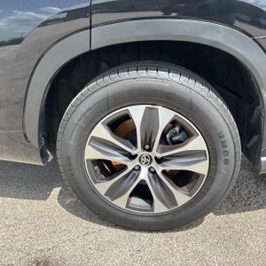 2024 Toyota HIGHLANDER XLE thumbnail 18