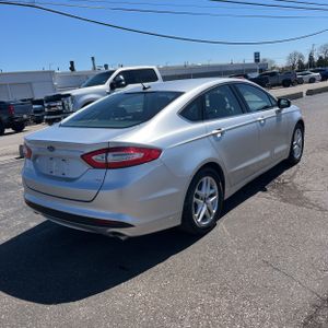 FORD FUSION SE - 8