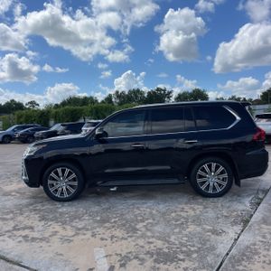 صورة 3 لـ 2017 Lexus LX 570 BASE