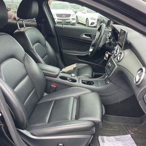 2017 Mercedes-BENZ GLA thumbnail 33