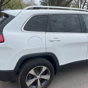 JEEP CHEROKEE LIMITED - 9