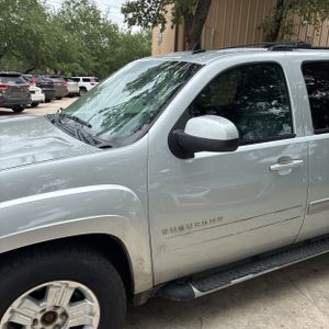 CHEVROLET SUBURBAN LT - 2