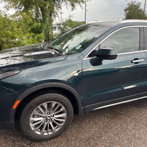 2025 Cadillac XT4 PREMIUM LUXURY photo 2