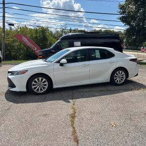 2018 Toyota CAMRY LE — фото 3