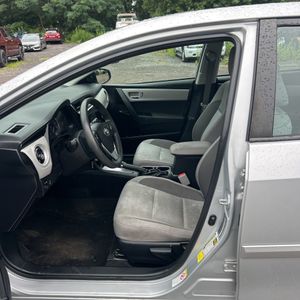 2017 Toyota COROLLA LE thumbnail 32