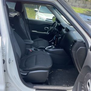 2017 KIA SOUL + — миниатюра 30