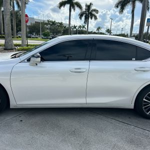 صورة 4 لـ 2024 Lexus ES 300H BASE