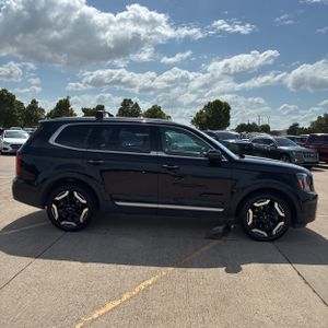 صورة 10 لـ 2025 KIA TELLURIDE S