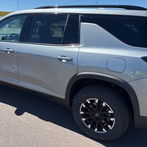 2025 Chevrolet TRAVERSE Z71 照片 6