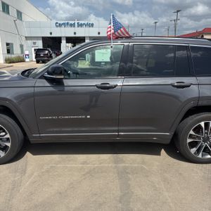2023 JEEP GRAND CHEROKEE OVERLAND — фото 4