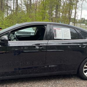 FORD FUSION SE - 4
