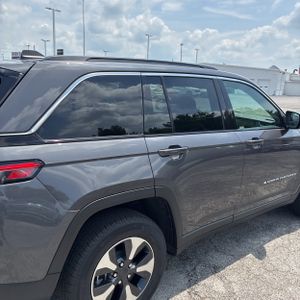 2025 JEEP GRAND CHEROKEE 4XE 照片 9