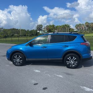 صورة 3 لـ 2017 Toyota RAV4 LE