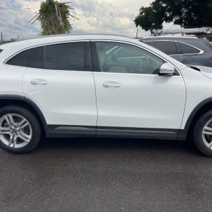 صورة 10 لـ 2021 Mercedes-BENZ GLA