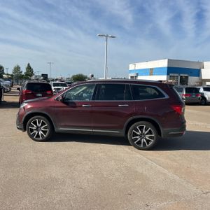 HONDA PILOT TOURING W/REAR CAPTAIN'S CHAIRS - 3