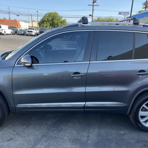 VOLKSWAGEN TIGUAN S 4MOTION - 4