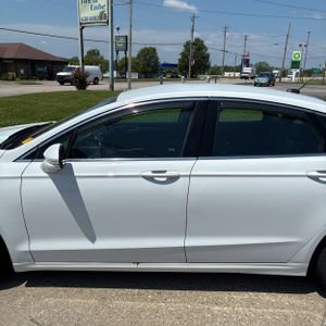 FORD FUSION SE - 4