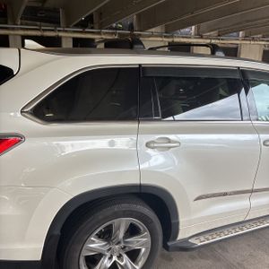 صورة 9 لـ 2015 Toyota HIGHLANDER LIMITED PLATINUM