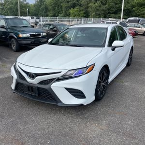 2020 Toyota CAMRY SE photo 1