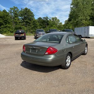 FORD TAURUS SE - 8
