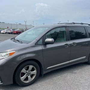 2020 Toyota SIENNA LE 8-PASSENGER — фото 2