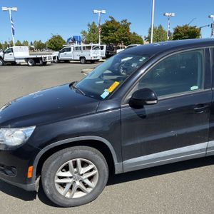 VOLKSWAGEN TIGUAN S - 2