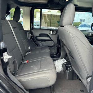2018 JEEP WRANGLER UNLIMITED SAHARA 照片 35