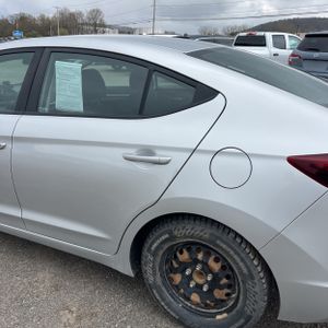 HYUNDAI ELANTRA SE - 6