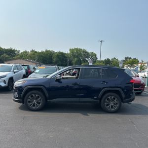 2023 Toyota RAV4 HYBRID XLE PREMIUM — фото 3