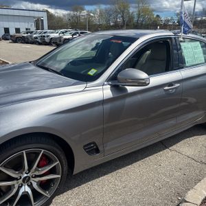 GENESIS G70 2.5T STANDARD - 2