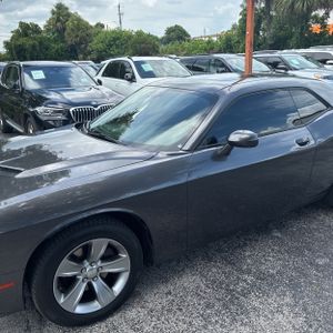 2019 Dodge CHALLENGER SXT — фото 2