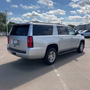 CHEVROLET SUBURBAN LT - 8