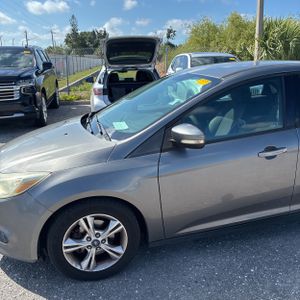 FORD FOCUS SE - 2