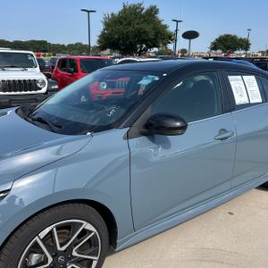 2025 Nissan SENTRA SR photo 2